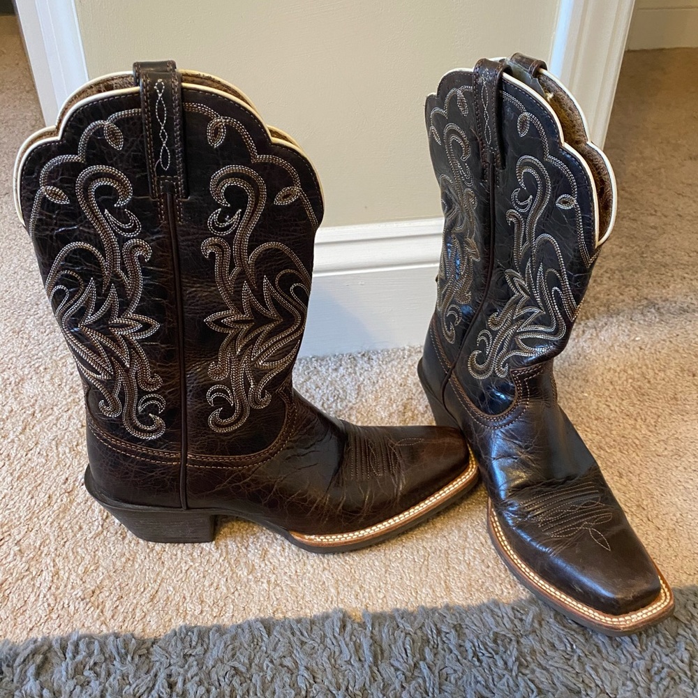 ARIAT COWBOY BOOTS